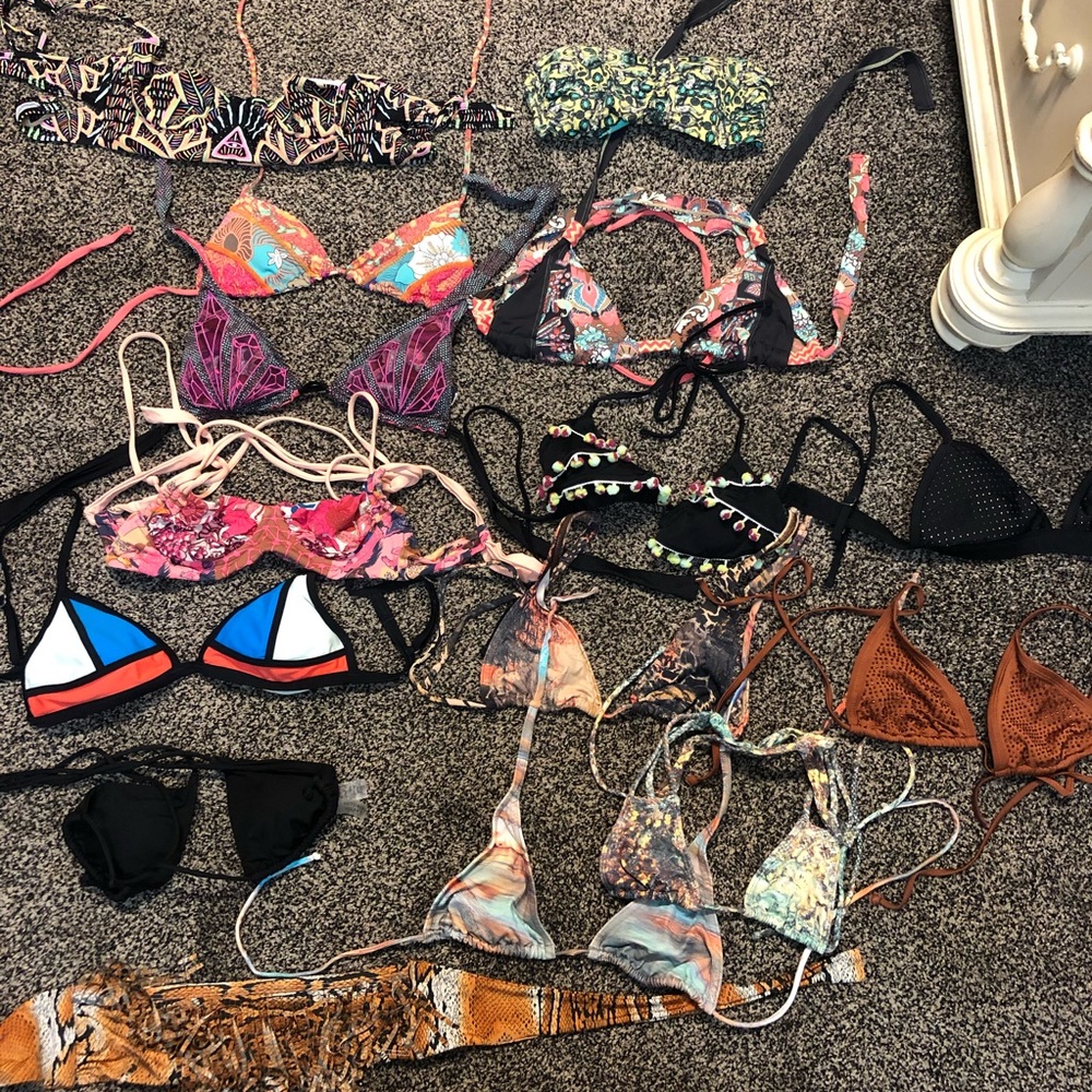 Lot of bikini tops. Small, xs READ DESCRIPTION